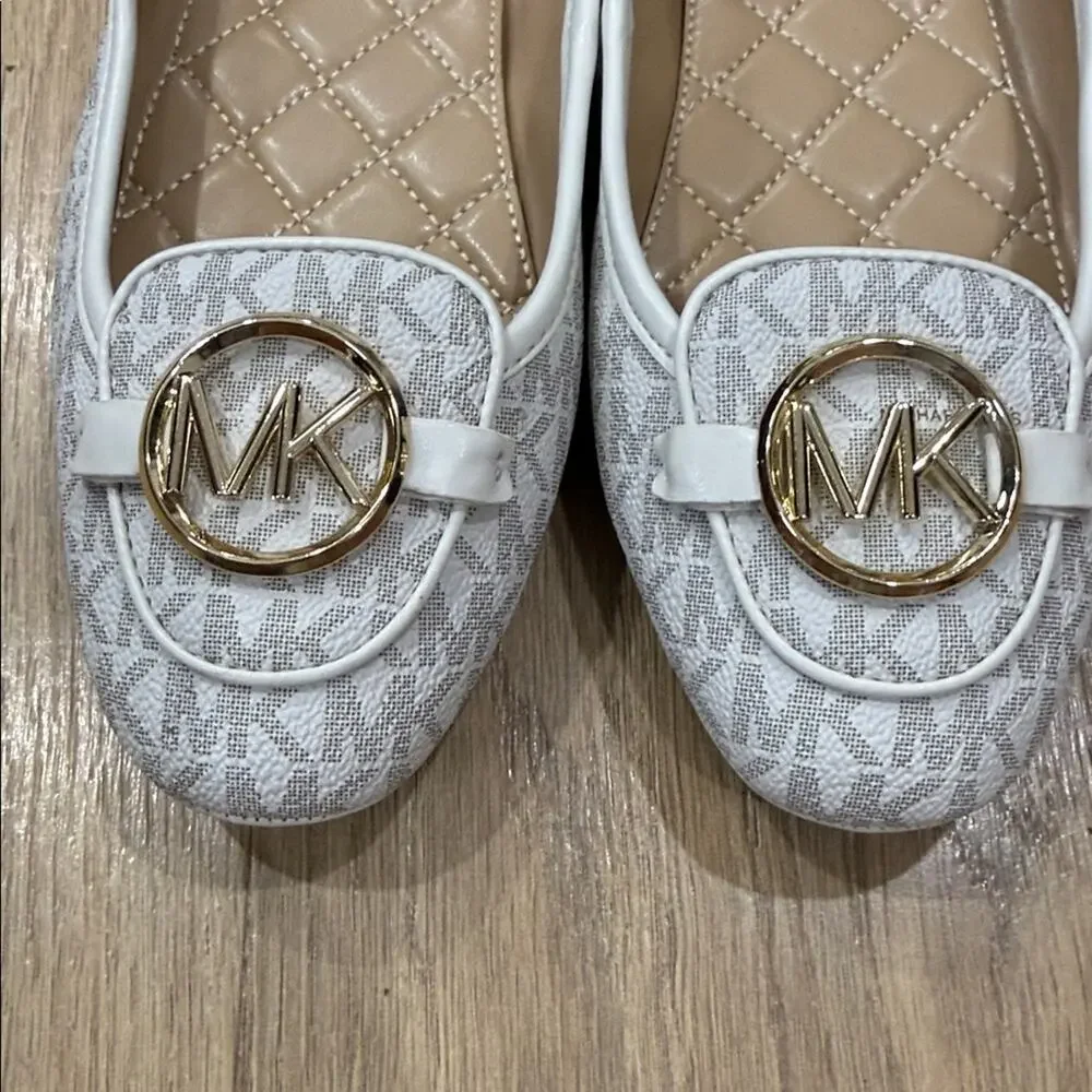 Michael Kors Lillie Logo Moccasins in Vanilla Colored Logo Print Canvas / Gold 9